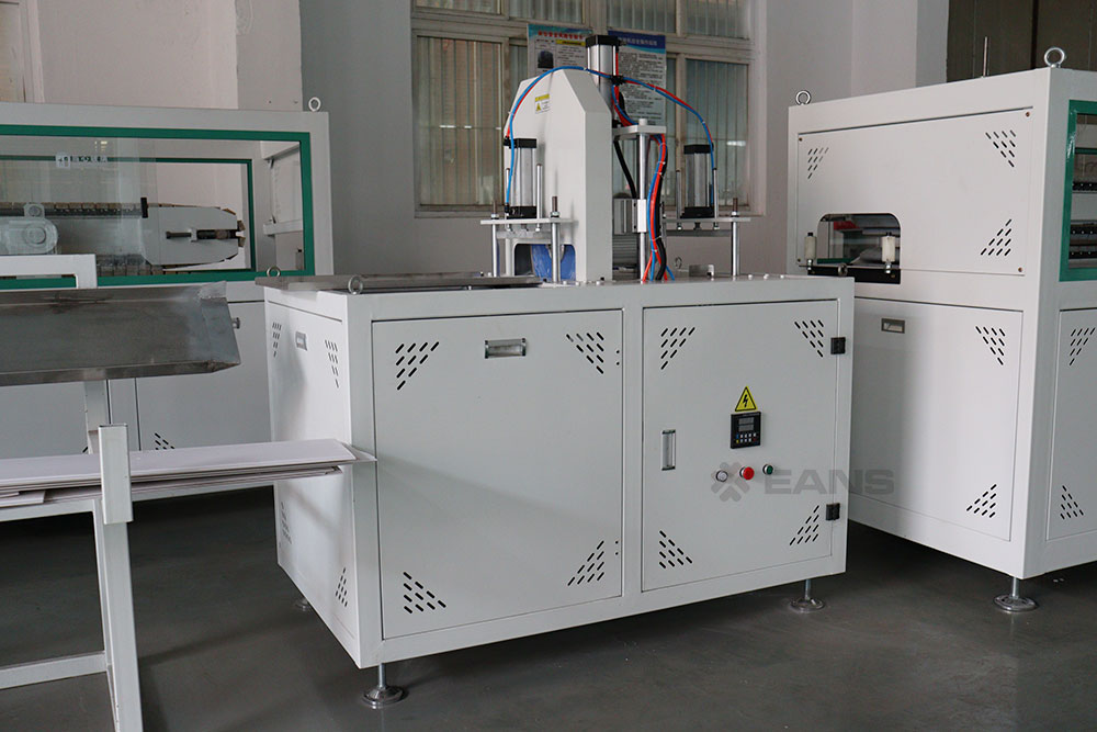 PVC wall panel production line خط إنتاج ألواح الحوائط PVC