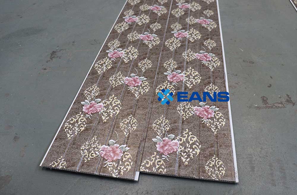 ماكينة تصفيح ألواح الحوائط البلاستيكية