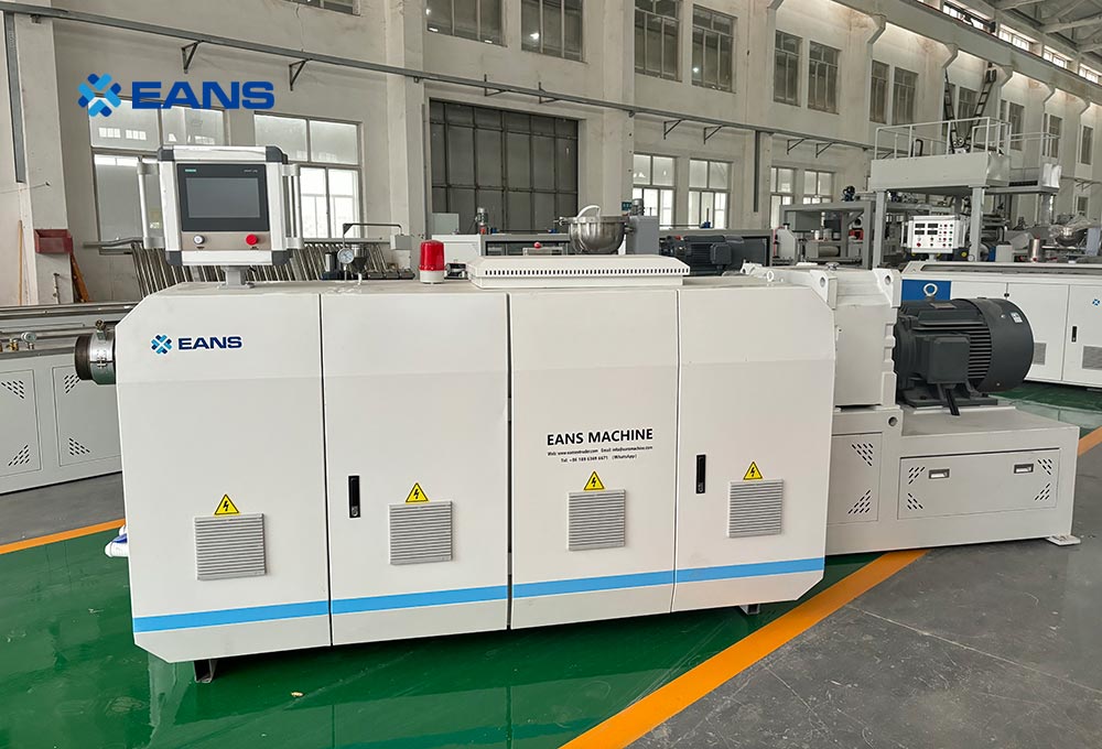 ماكينة صنع الابواب wpc