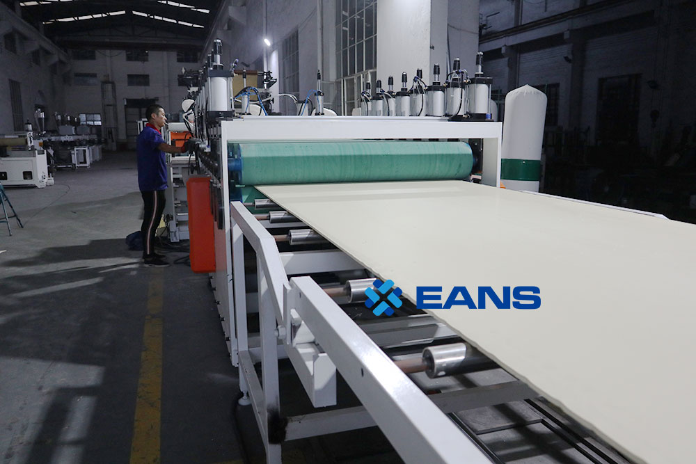 خط إنتاج ألواح الرغوة البلاستيكية