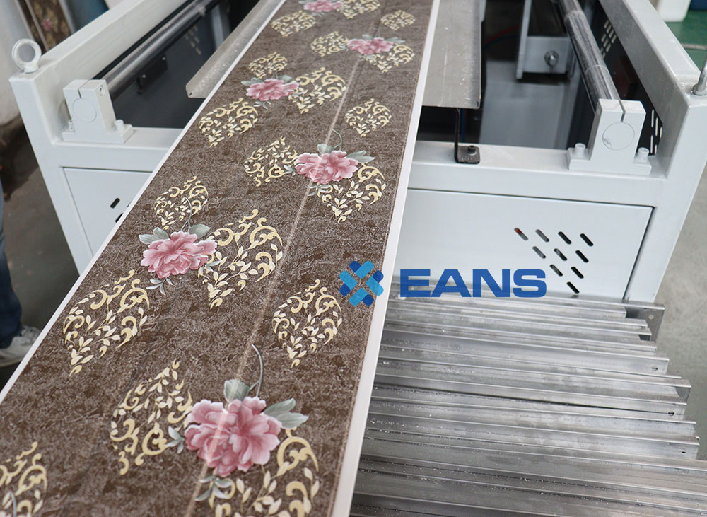 خط إنتاج ألواح الحوائط البلاستيكية