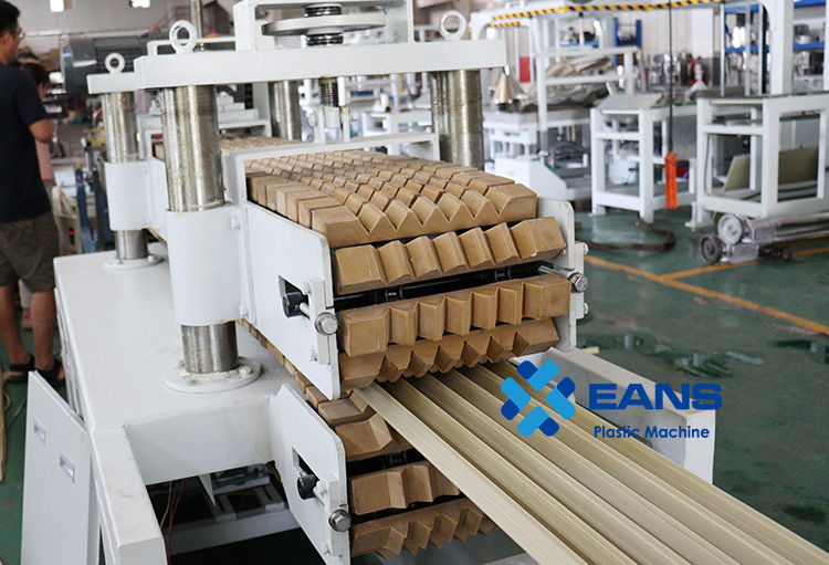 آلة حراسة الزاوية البلاستيكية